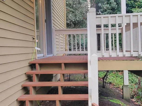 5840 145th Pl SE #B, Bellevue, WA 98006