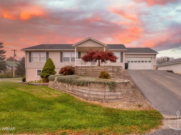 9 7th St, Jersey Shore, PA 17740