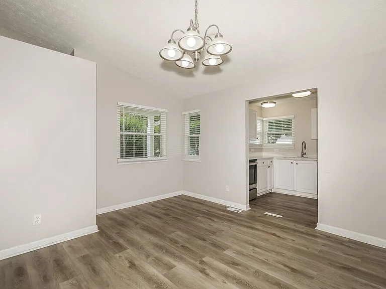 1531 Creekside Ln — Photo 8