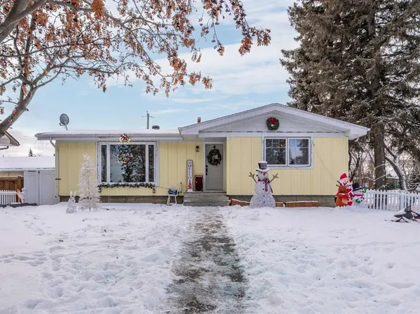 2 NW Grand Park Cres, Camrose, AB T4V 2K4