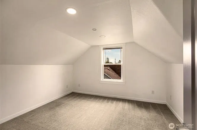 9402 Portland Ave E — Photo 9