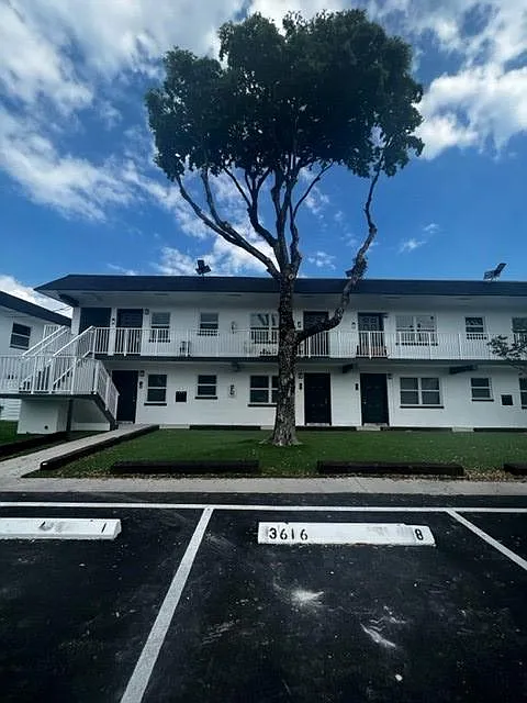 2 bed, 900 sqft, $1,950 — Photo 4
