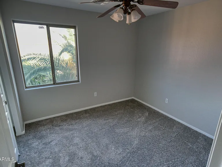 3726 E Oxford Ln — Photo 8