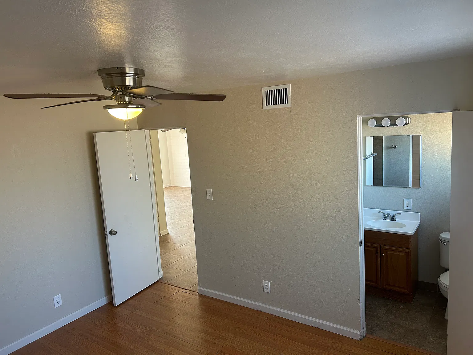 2 bed, 1000 sqft, $1,400 — Photo 4