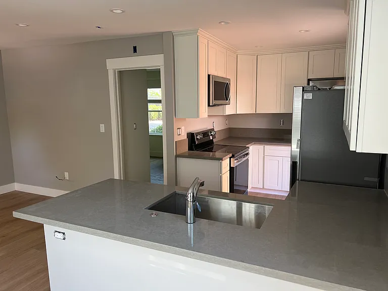 4035 V St #B — Photo 2
