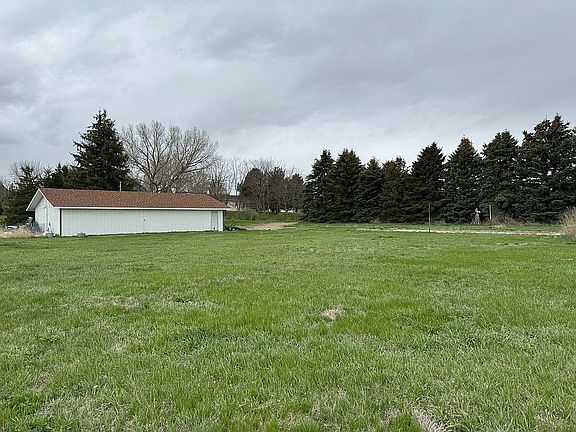 30x50 outbuilding and lot