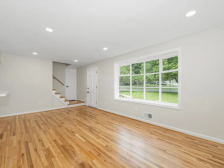 8624 Parliament Dr — Photo 20