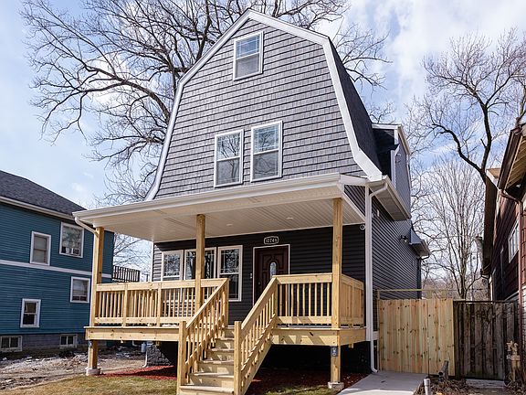 3rd image of 10744 S Hale Ave