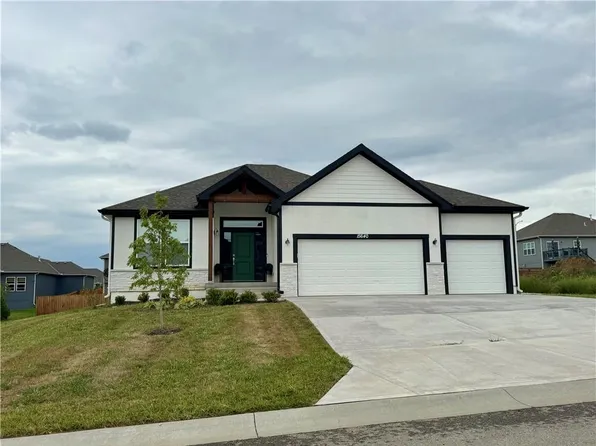 15640 Sheridan Ct, Basehor, KS 66007