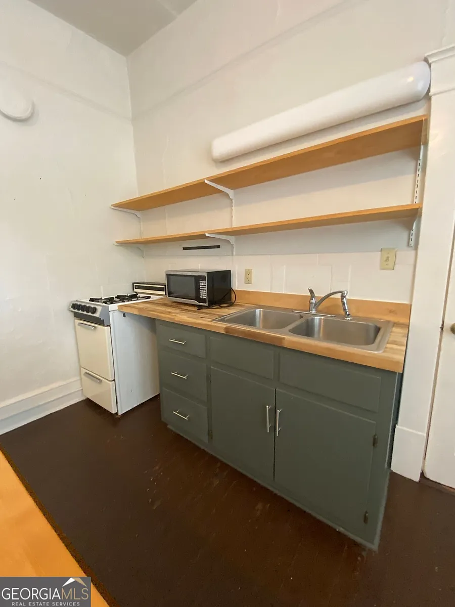 Building Photo - 693 Boulevard #3