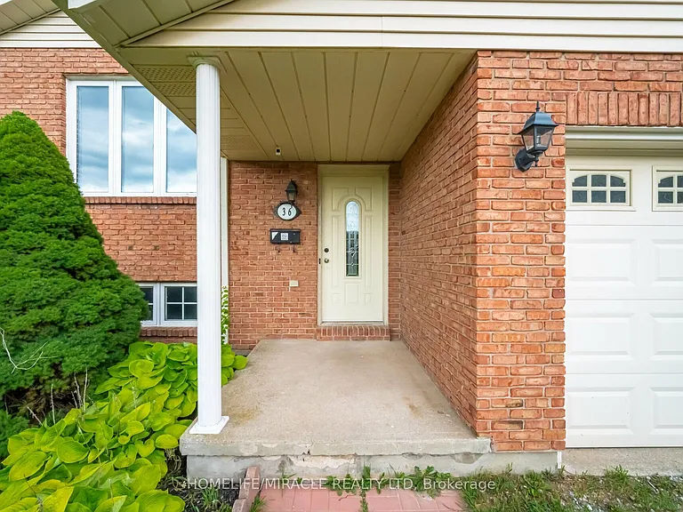 36 Poplar Cres #UPPER — Photo 2