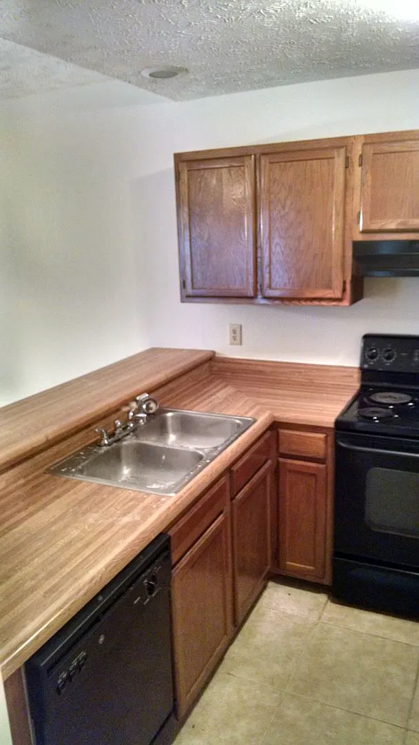 Apartment for rent - 2 bedroom - 2 bathroom Available July 20th — Photo 2