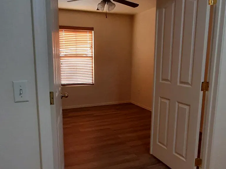 7221 S 41st Dr — Photo 11
