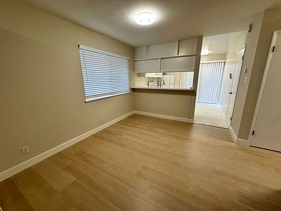4th image of 1463 Oak Grove Ave APT 3