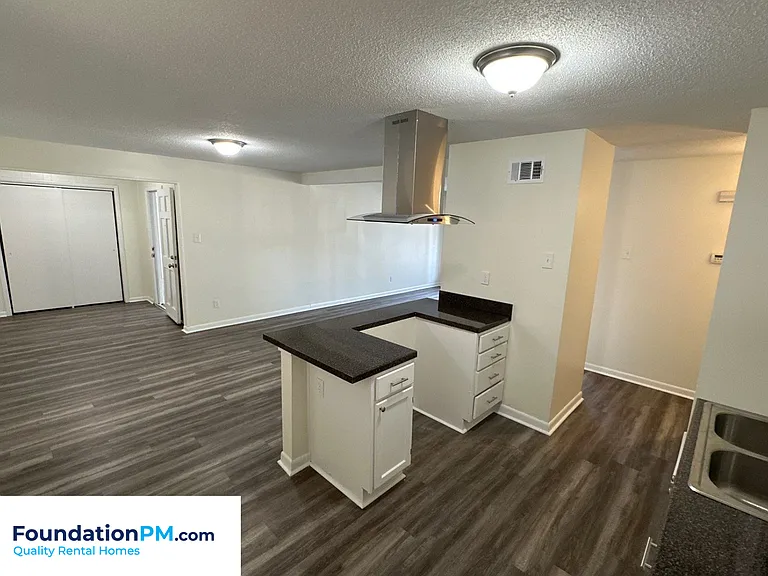 5330 Whitworth Rd — Photo 2