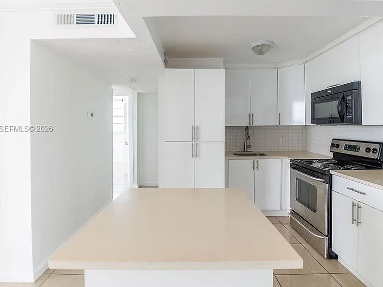 1990 Marseille Dr #402 — Photo 9