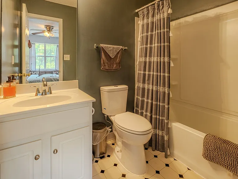 100 Woodstone Dr #18 — Photo 12