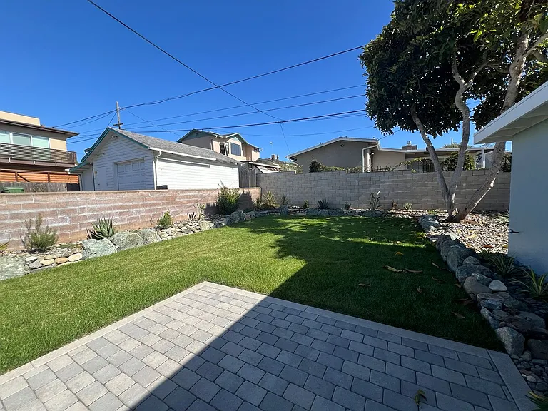 930 Anchor St — Photo 14