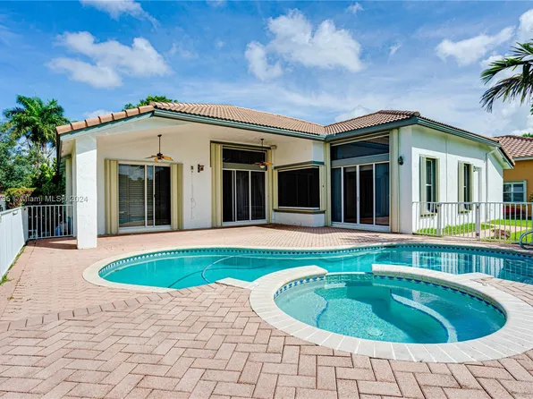 4957 NW 111th Ter, Coral Springs, FL 33076
