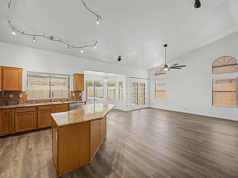 3103 N Meadow Ln — Photo 16