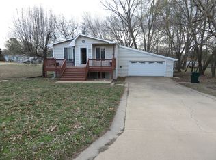 129 Hillside Dr, Council Grove, KS 66846