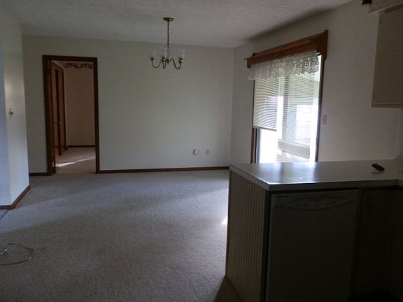 5th image of 591 Snyder Dr