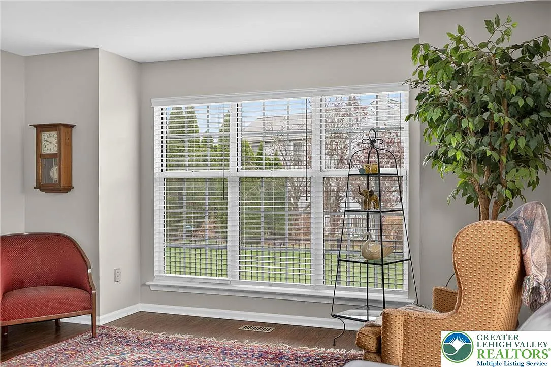 5 bed, 3.5 bath, 3239 sqft, $3,800 — Photo 4