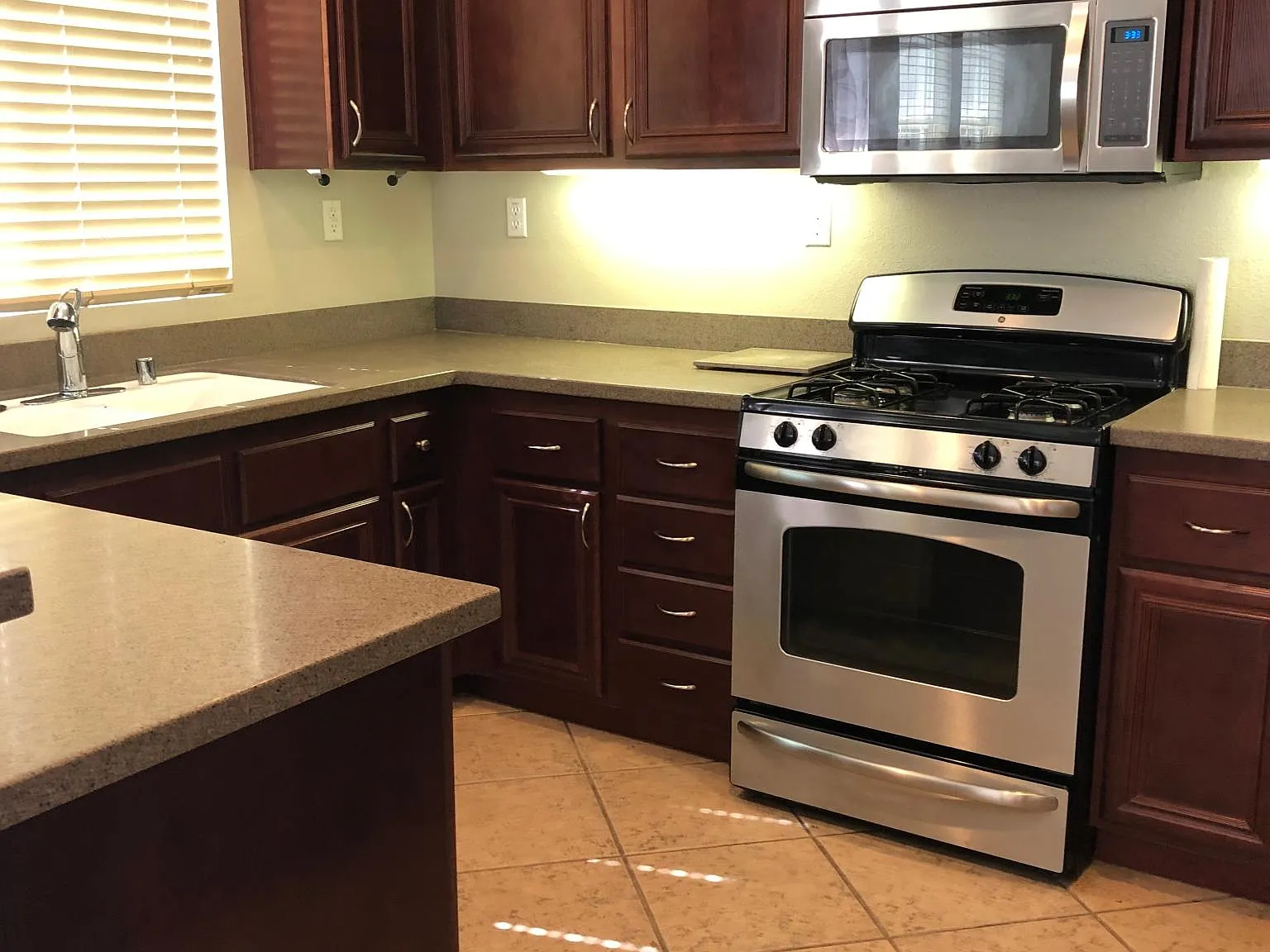 3 bed, 2.5 bath, 1442 sqft, $3,000 — Photo 3