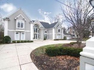 0N468 Willow Rd, Wheaton, IL 60187