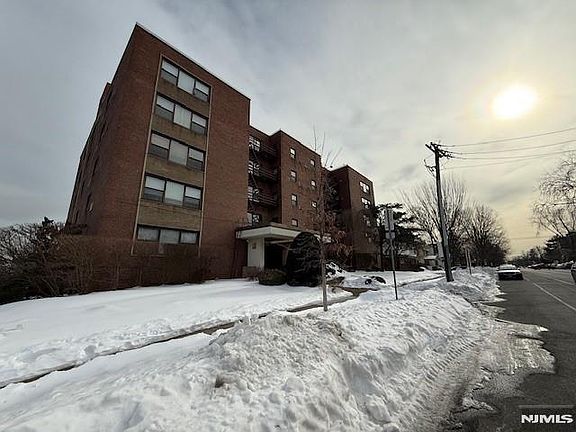 2nd image of 95 Orient Way APT 1H