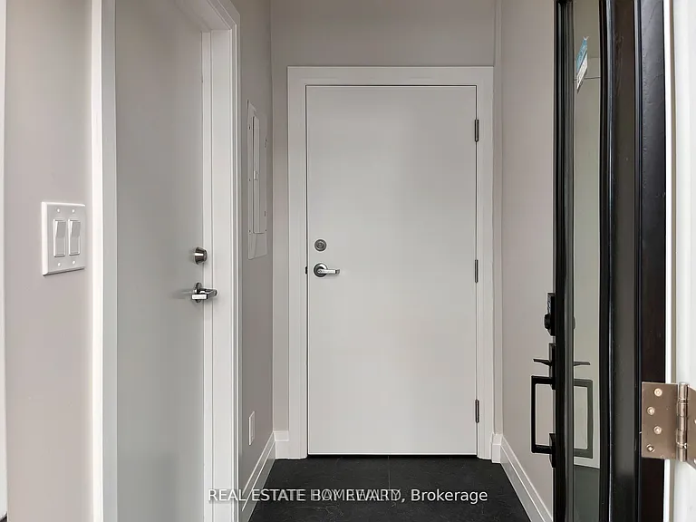 21 Alton Ave #UPPER — Photo 5
