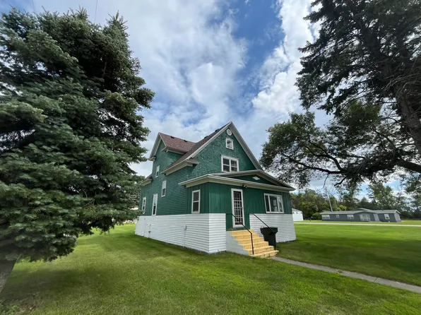 708 3rd St, Hecla, SD 57446