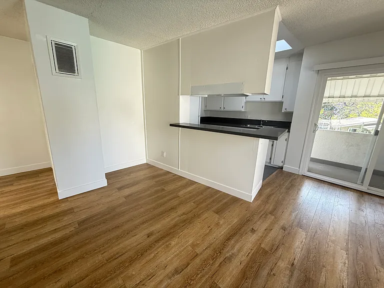 Kitchen peninsula with a breakfast bar counter