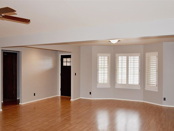 3rd image of 1213 Brentwood Dr