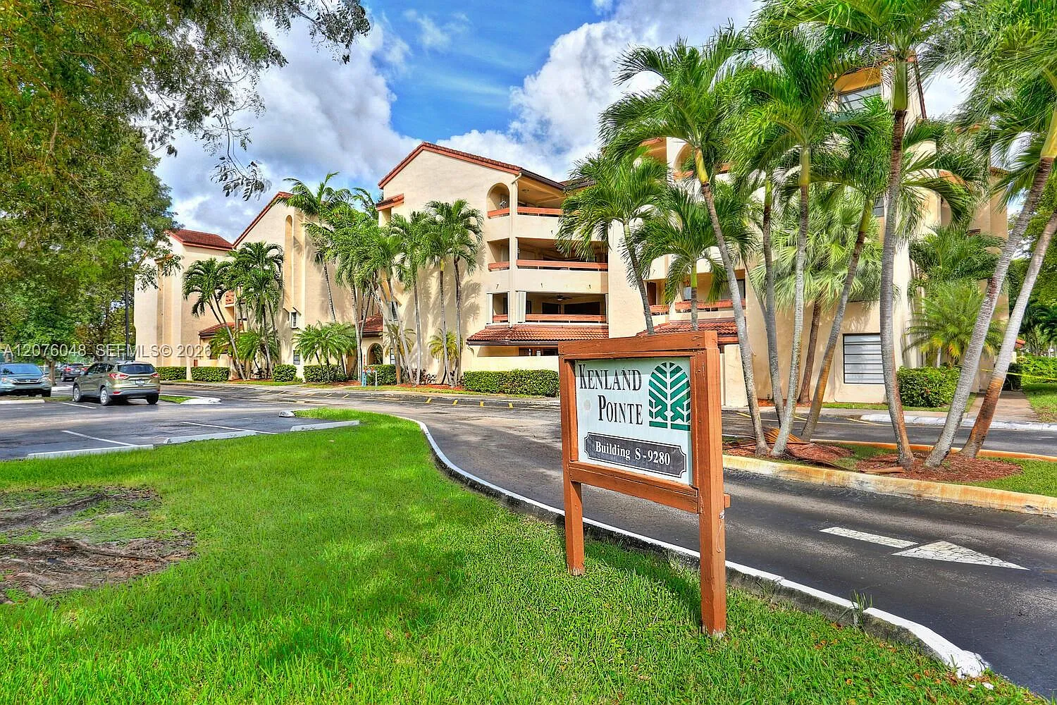 Kenland Pointe Condo Iii — Photo 2
