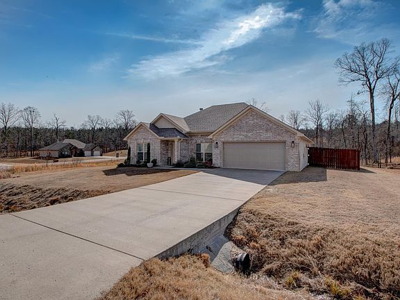 4th image of 543 Reuben Dr