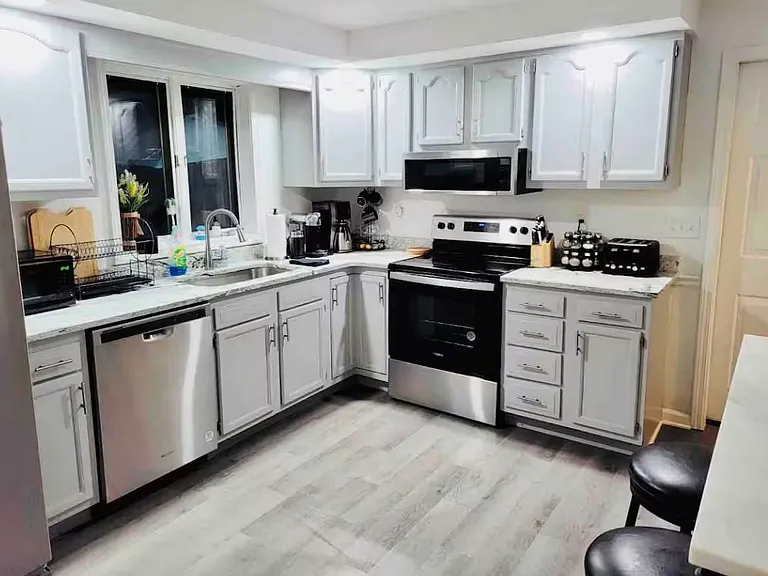 2418 Azalea Way — Photo 30