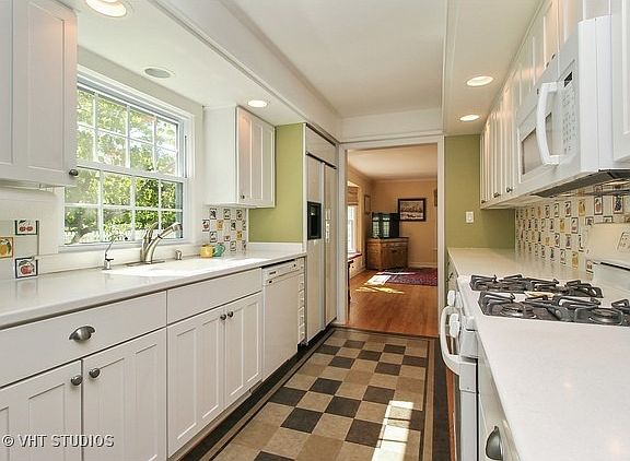 4th image of 918 Argyle Ave