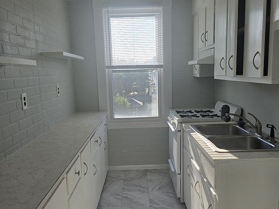 5th image of 373 Bolton St #3