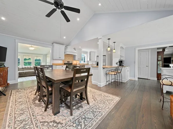 4 Lawrence Rd, Plymouth, MA 02360