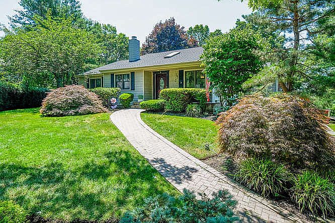 1st image of 5 Leslie Ct