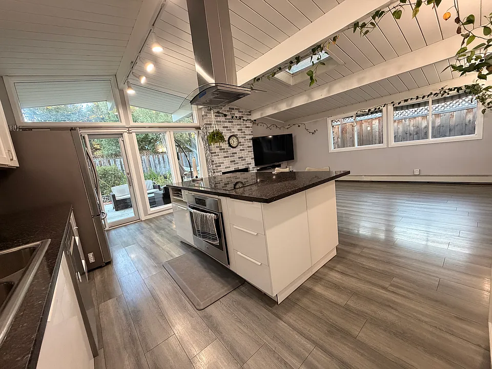 3778 Redwood Cir