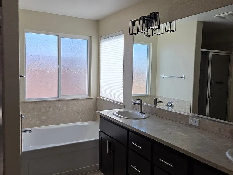 1443 Greenbrier Dr — Photo 20