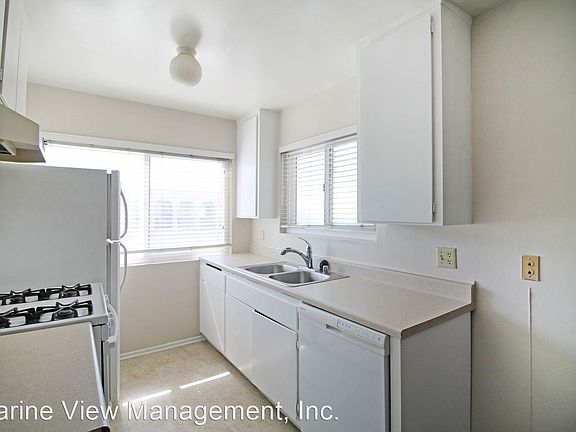 5th image of 637 Manhattan Beach Blvd #A