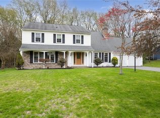 17 Rippingale Rd, Pittsford, NY 14534