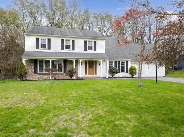 17 Rippingale Rd, Pittsford, NY 14534