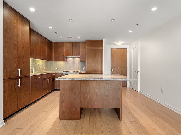5th image of 580 Washington St #1501