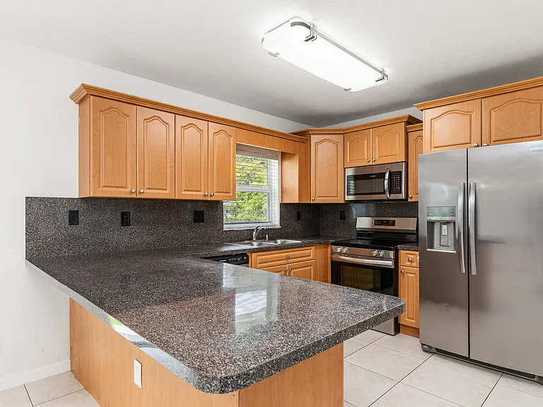 24 SW 6th St #2 — Photo 7