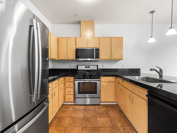 5th image of 116 W 24th St