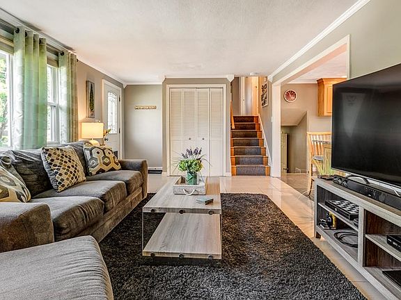 4th image of 64 Catherine Dr